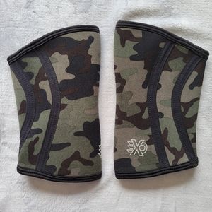 EXO camo green knee sleeves